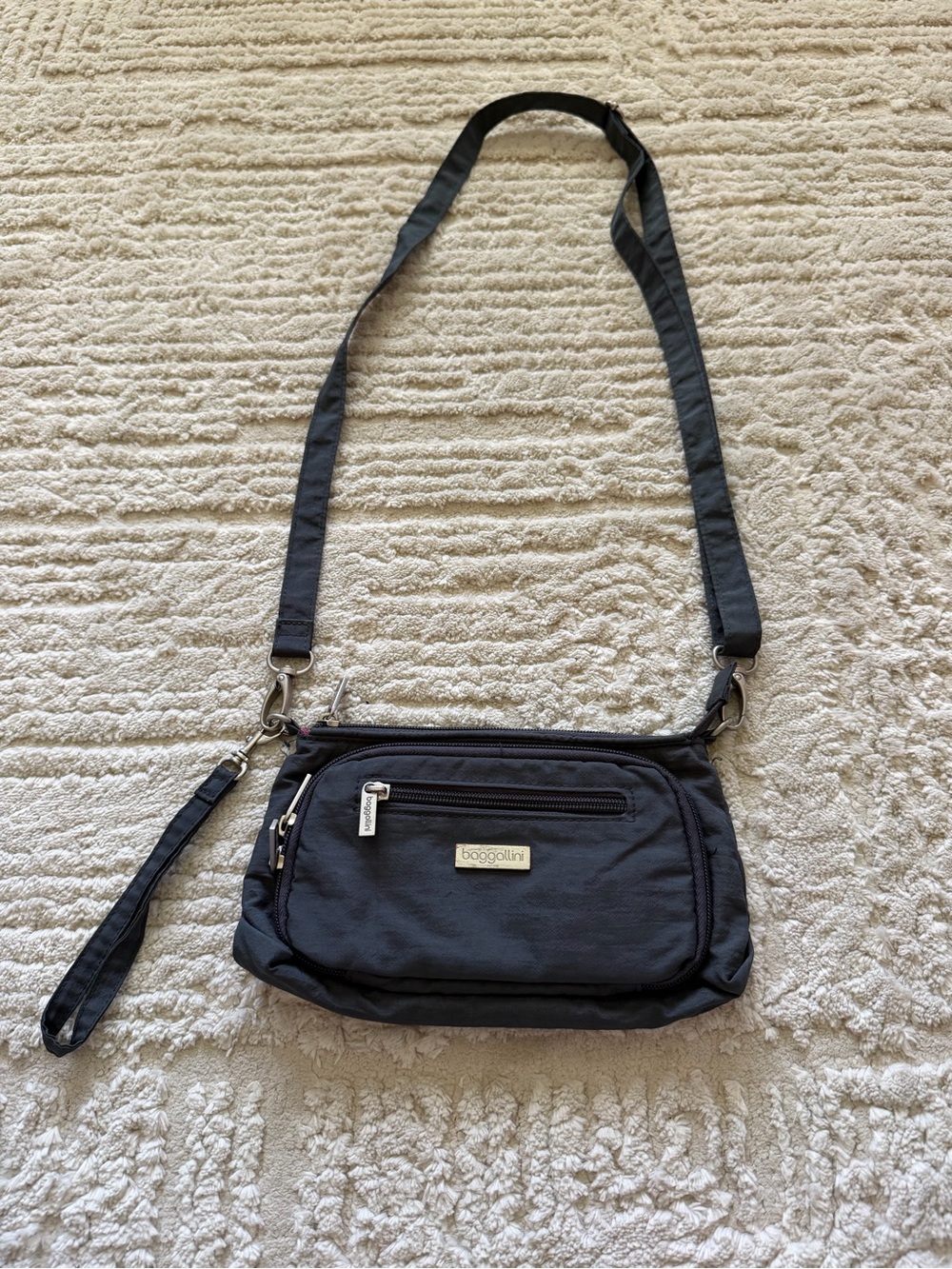 Baggallini Grey Small Crossbody Wristlet